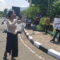 salah seorang aktivis perempuan sedang menyampaikan orasi mengutuk oknum anggota polisi yang melakukan penganiayaan/percabulan terhadap istri oknum anggota polisi. FOTO:MORISWENI/radarpantar.com