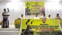 Penasehat Relawan, Teguh Lamentur Takalapeta sedang menyampaikan orasi politik di puncak deklarasi dukungan terhadap MLL-JAD. FOTO:ITM