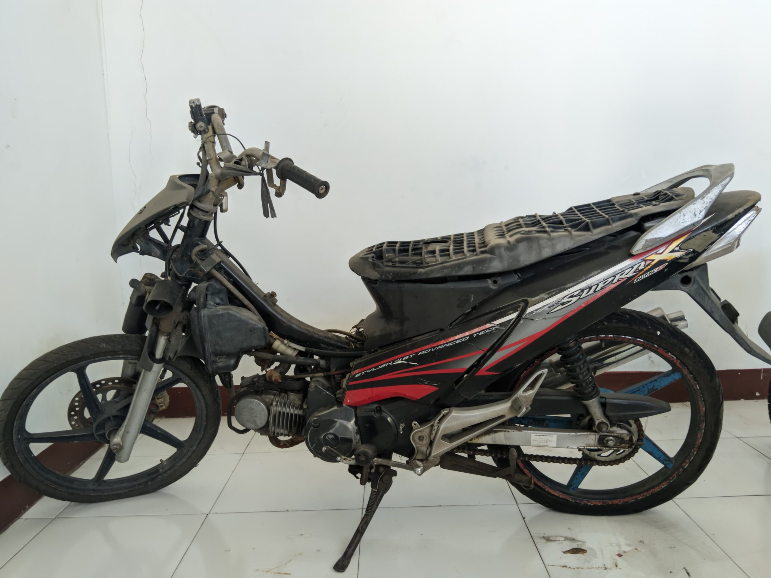 Sepeda Motor Honda Supra X 125 warna merah hitam tanpa nomor Polisi-salah satu barang rampasan yang akan dijual pada Tanggal 06 September 2024. FOTO:DOK