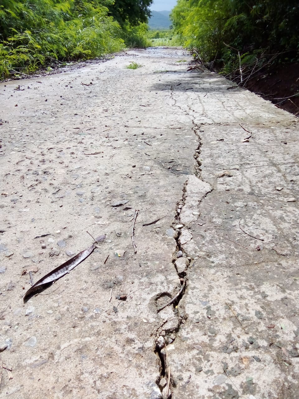 ini salah satu titik rabat beton di jala ruas Latuna-Boloang sebelum ditambal beberapa hari sebelum BPK Perwakilan NTT turun periksa di lokasi proyek. FOTO:DOK