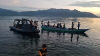 Jolor milik empat nelayan asal Pulau Buaya (kanan) saat tiba di Pelabuhan PELNI Kalabahi. FOTO:OM MO/RP