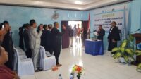 Didampingi Ketua KMK Alor Barat Laut, Rektor UNTRIB Kalabahi Elia Maruli, SE, MM mengambil sumpah dan melantik 41 Pejabat Struktural Lingkup UNTRIB Kalabahi, Selasa (24/06/2025). FOTO: OM MO