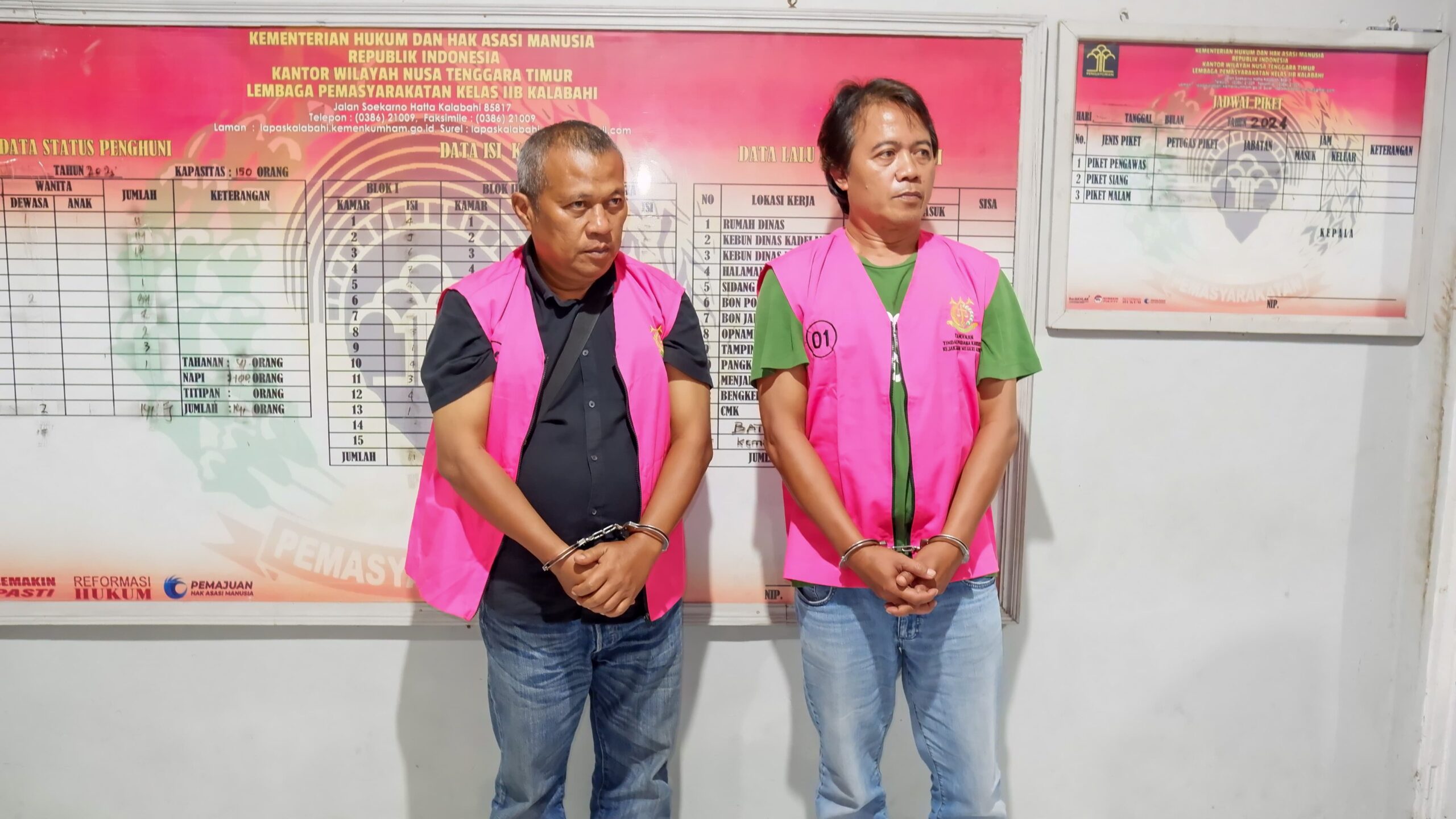 Kontraktor Pelaksana dari PT. Citra Putera Laterang Ir. HMS, ST bersama Staf Administrasi Keuangan, OD. Keduanya ditetapkan sebagai tersangka dan dilakukan penahanan di Rumah Tahanan Negara Lapas Mola, Kalabahi, Alor. FOTO:DOK