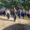 Kapolres Alor AKBP. Nur Azhari sedang memeriksa barisan peserta upacara Hari Bhayangkara ke-79 di Lapangan Upacara Kantor Bupati Alor, Selasa (01/07/2025). FOTO: OM MO/RP