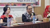 Bupati Alor, Iskandara Langkamau (tengah) berbicara dalam acara Pertemuan Advokasi dan Koordinasi Kelompok Kerja Operasional (Pokjanal) Posyandu, di Kalabahi, Kabupaten Alor, Kamis (3/7/2025). Foto: HumasKabAlor