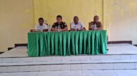 Kasi Intel Kejaksaan Negeri Alor Nurrochmad Ardhianto, SH, MH diapit Korkab P3MD Kabupaten Alor Rampli Adjar, Camat Alor Barat Daya Yapi Hinglir, SP dan Kabid Pemdes Dinas PMD Kabupaten Alor Roby Manikita, S.Sos dalam kegiatan sosialisasi surat penegasan Kejaksaan Negeri Alor tentang utamakan swakelola dalam pelaksanaan dana desa di Kabupaten Alor, Senin (11/08/2025). FOTO: OM MO/RP