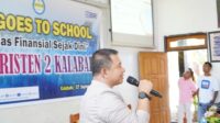 Pimpinan Cabang BRI Kalabahi, Wahyuniarto sedang memaparkan materi di hadapan ratusan pelajar dan guru SMA Kristen 2 Kalabahi, Sabtu (27/09/2025). FOTO: OM MO/RP