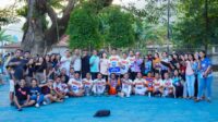Tim Futsal BRI Cabang Kalabahi dalam satu sesi foto bersama Ketua TIm Penggerak PKK Kabupaten Alor Ny. Lidya Siawan, Ketua AFK Alor Alios Wakano, Panitia dan suporter dari BRI Cabang Alor. FOTO:DOK