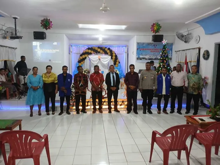 Pengurus GAMKI Alor, Senior dan Undangan dalam satu sesi foto setelah perayaan Natal GAMKI. FOTO:ITM